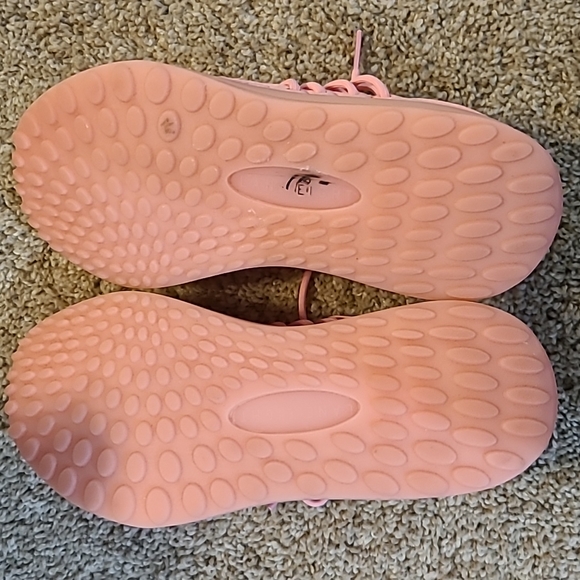 Lane - eight Women's Trainer AD peach color size 6 - Picture 4 of 5